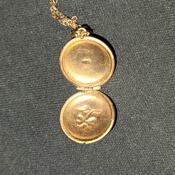 Russian vintage gold shamrock flower pendant with a necklace - Picture 4 of 11